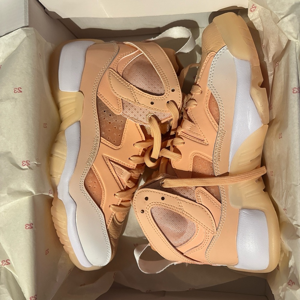 Nike Jordan Women’s Jumpman Two Trey Size 7 Brand New